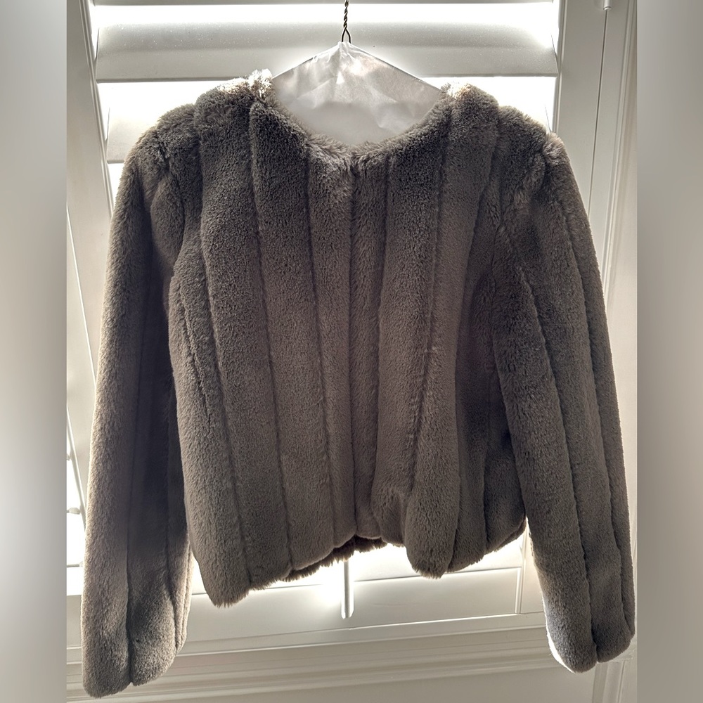 Jacqueline de Yong faux fur jacket